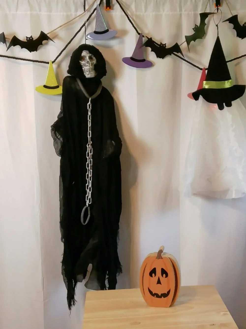 Mixed Halloween lot includes hanging decorations, garlands, and tabletop decor